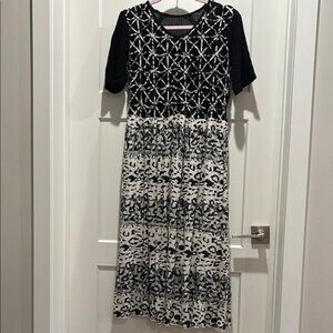 Western Mai dress size missing black and cream PTP 18
